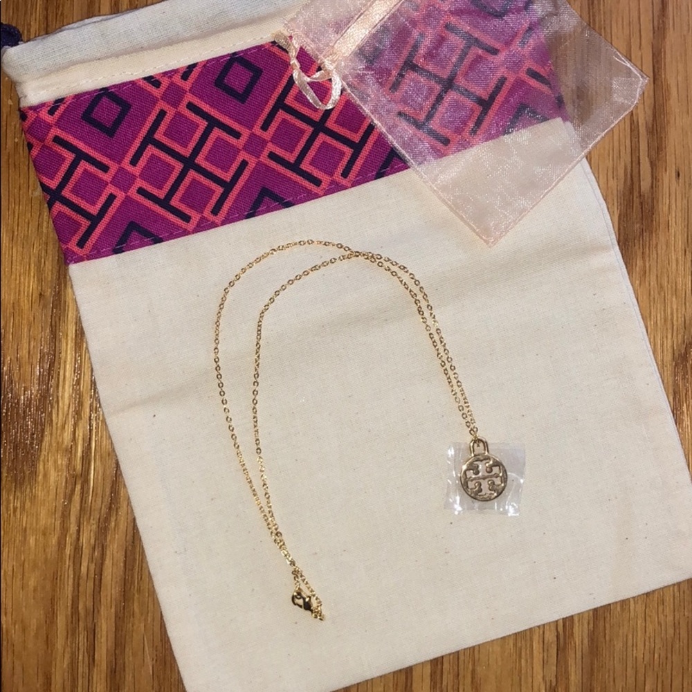 ✨ NEW Small Tory Burch Charm necklace with chain